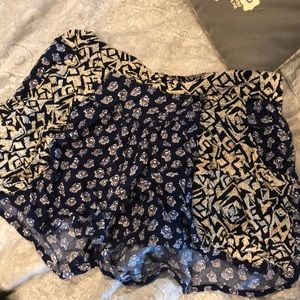 Navy blue/tan shorts